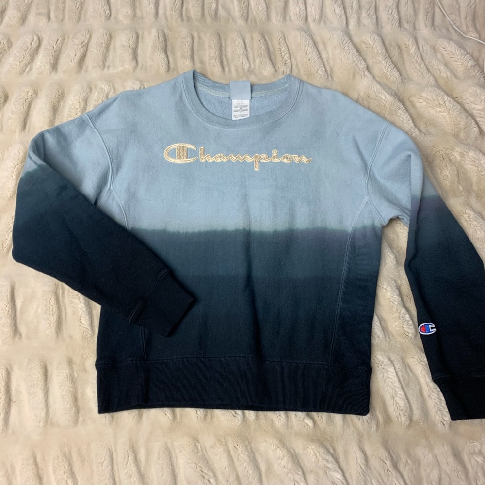 NWOT ombré/tye dye blue champion crewneck